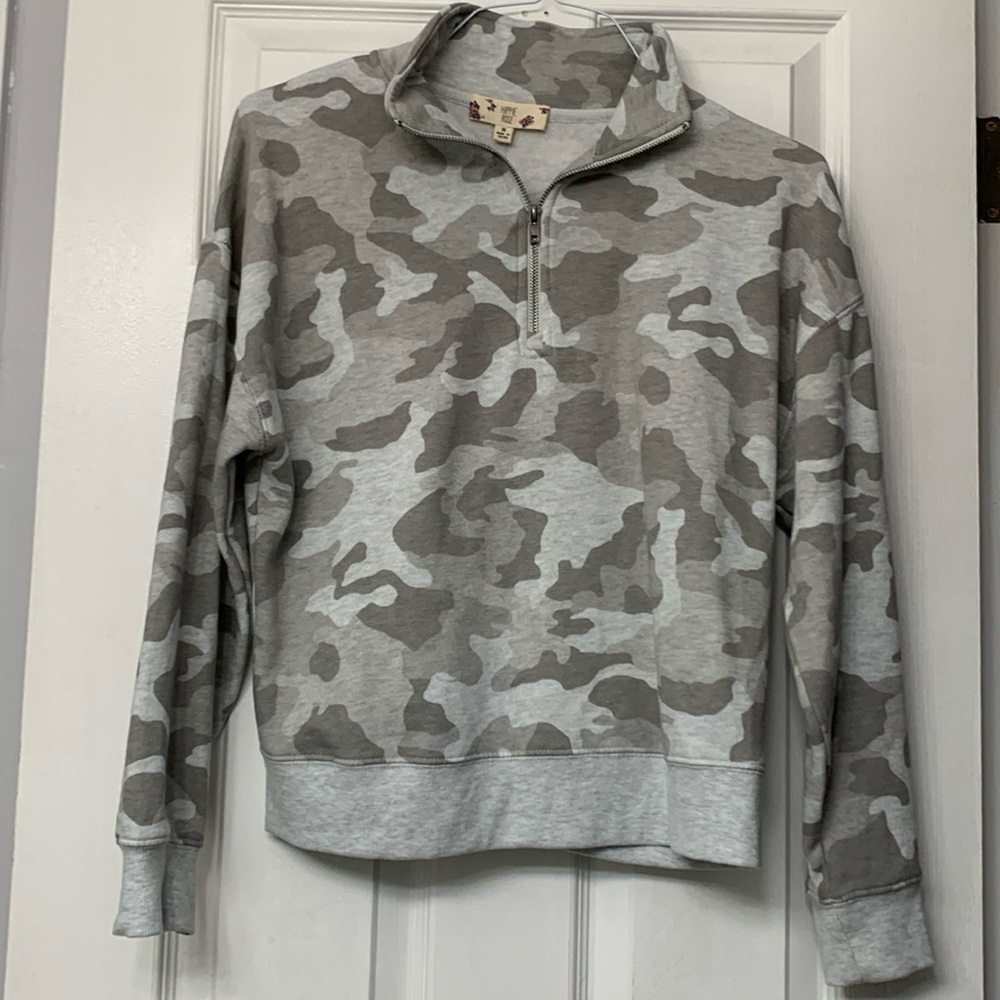 NWT Hippoe Rose M gray camo 1/4 zip